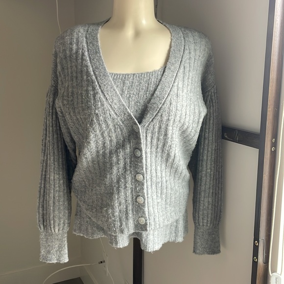 Cleo 2 Piece Fuzzy V-neck Gray Crop Sweater & Tank - Picture 2 of 9